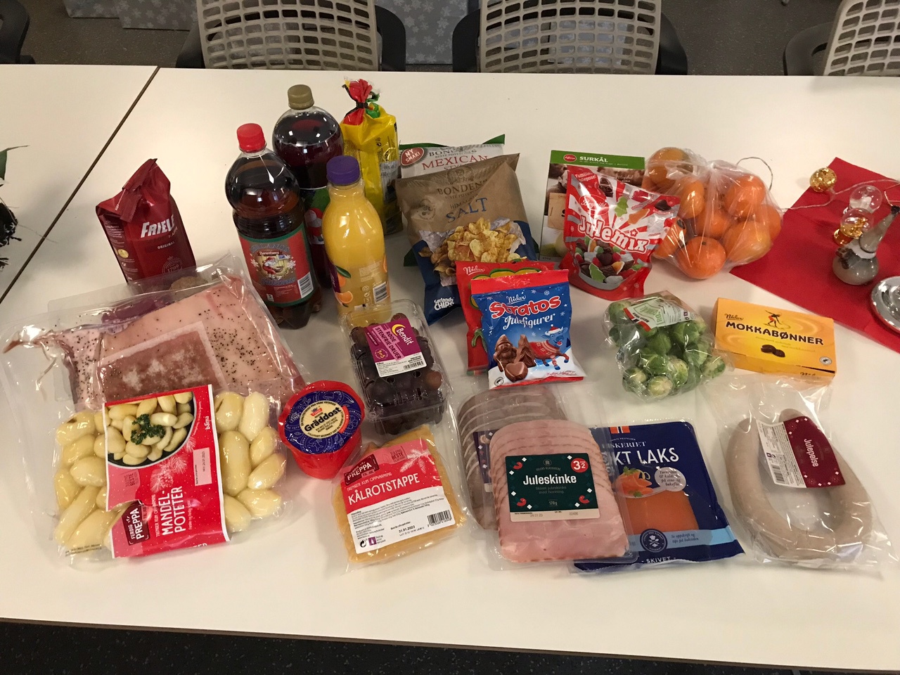 Lions Club Tvedestrand delte ut julekasser