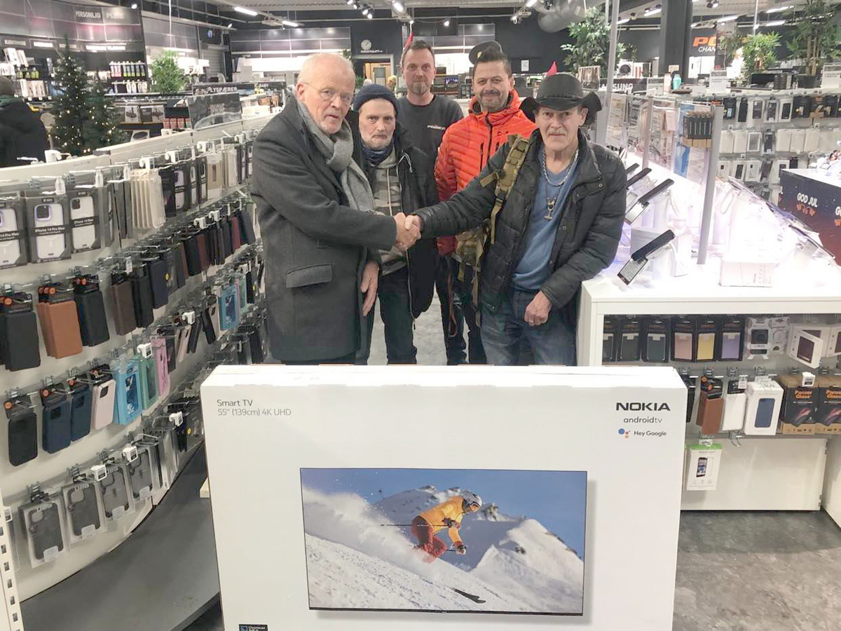 Lions med Julegave til Haugveien bofellesskap